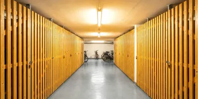 Gesicherter Kellerbereich mit Kamera